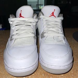 Air Jordan Retro 4 grade school size 6.5 youth ad known as Oreo